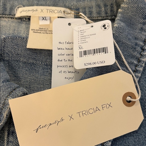 New Free People x Tricia Fix Hibiscus Floral Distressed Jean Jacket Women’s XL - Picture 9 of 16